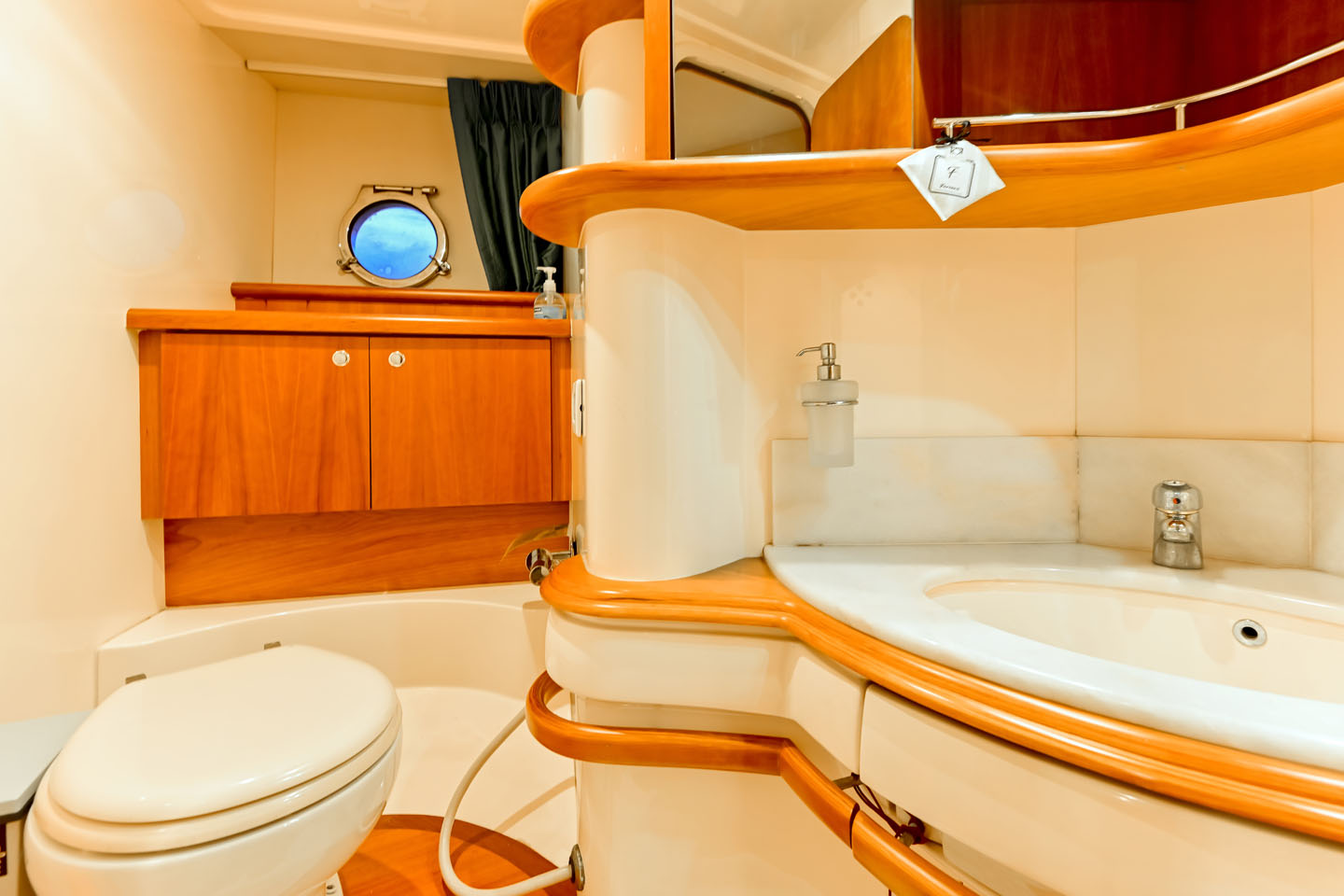 Luxury Yacht Charter - Azimut 55